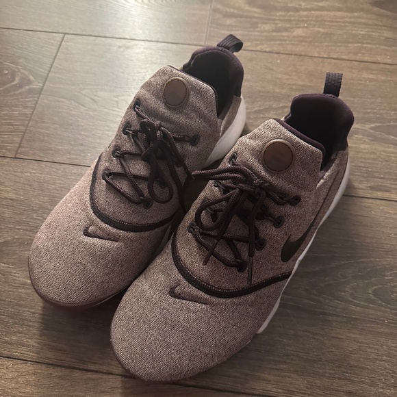 Nike pink fabric running shoe - Picture 1 of 4